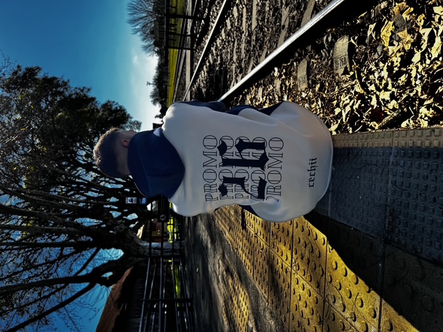 Buzo de egresados con diseño personalizado